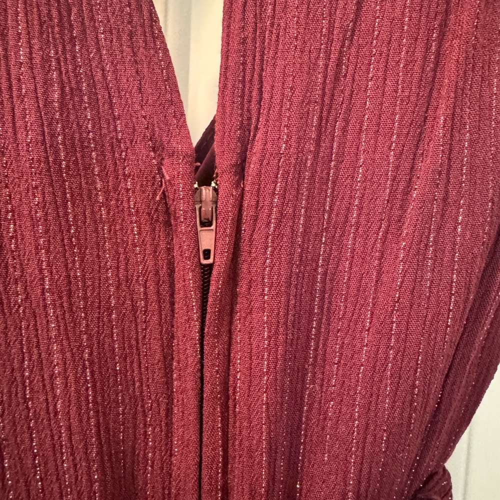 Maroon wrap dress - Picture 6 of 7